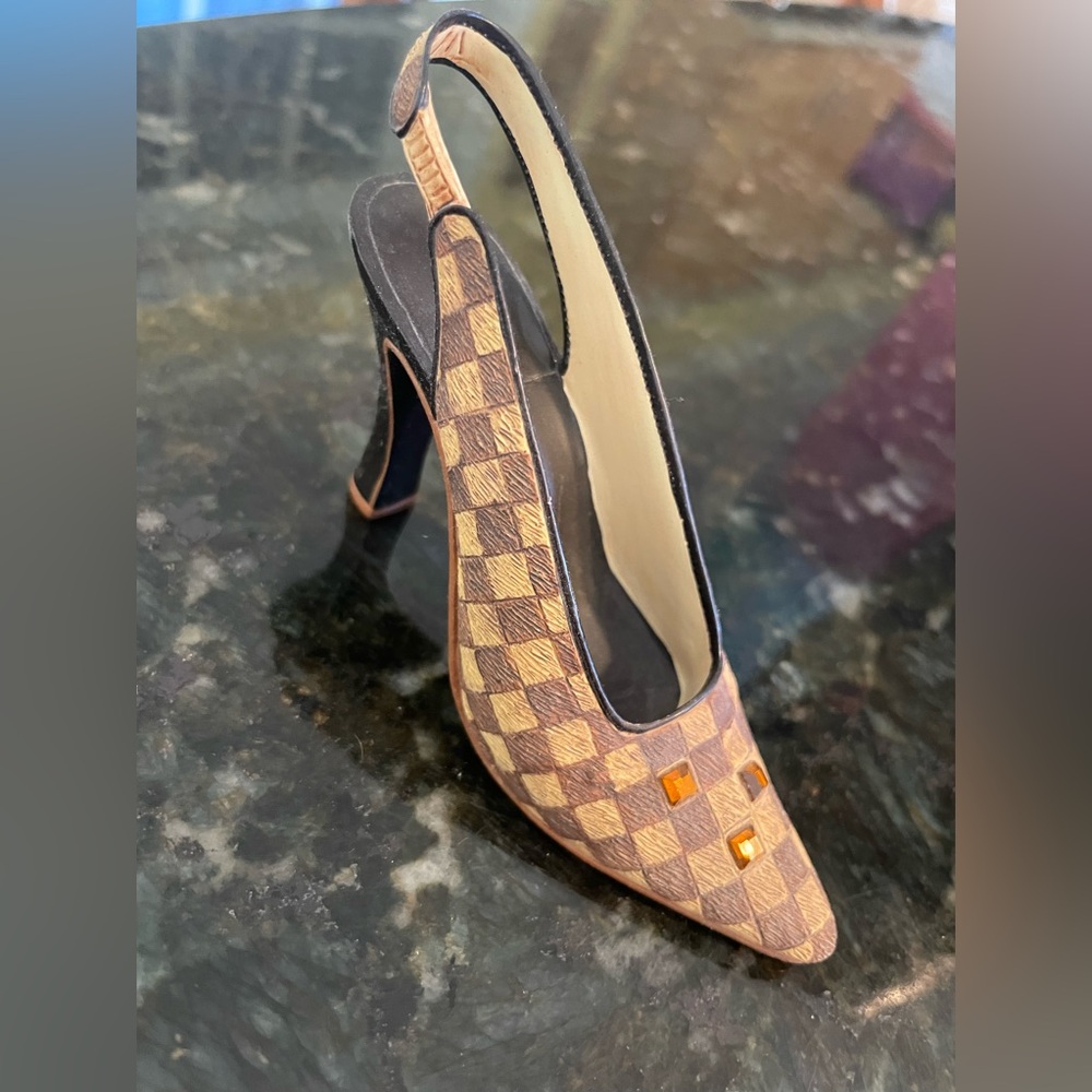 Just the Right Shoe CHECK IT OUT
#25107